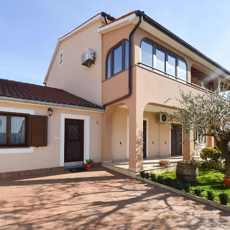 Apartment In Veli Vrh *