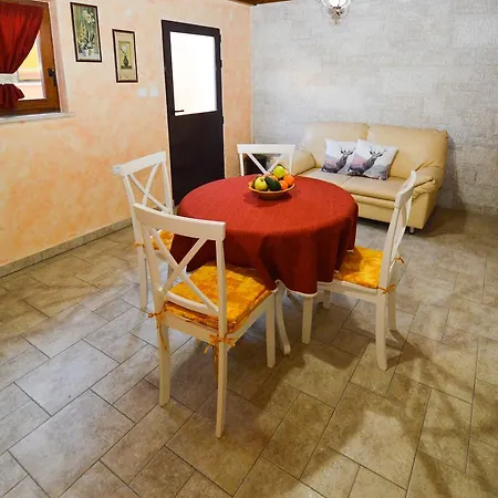 In Veli Vrh Pula